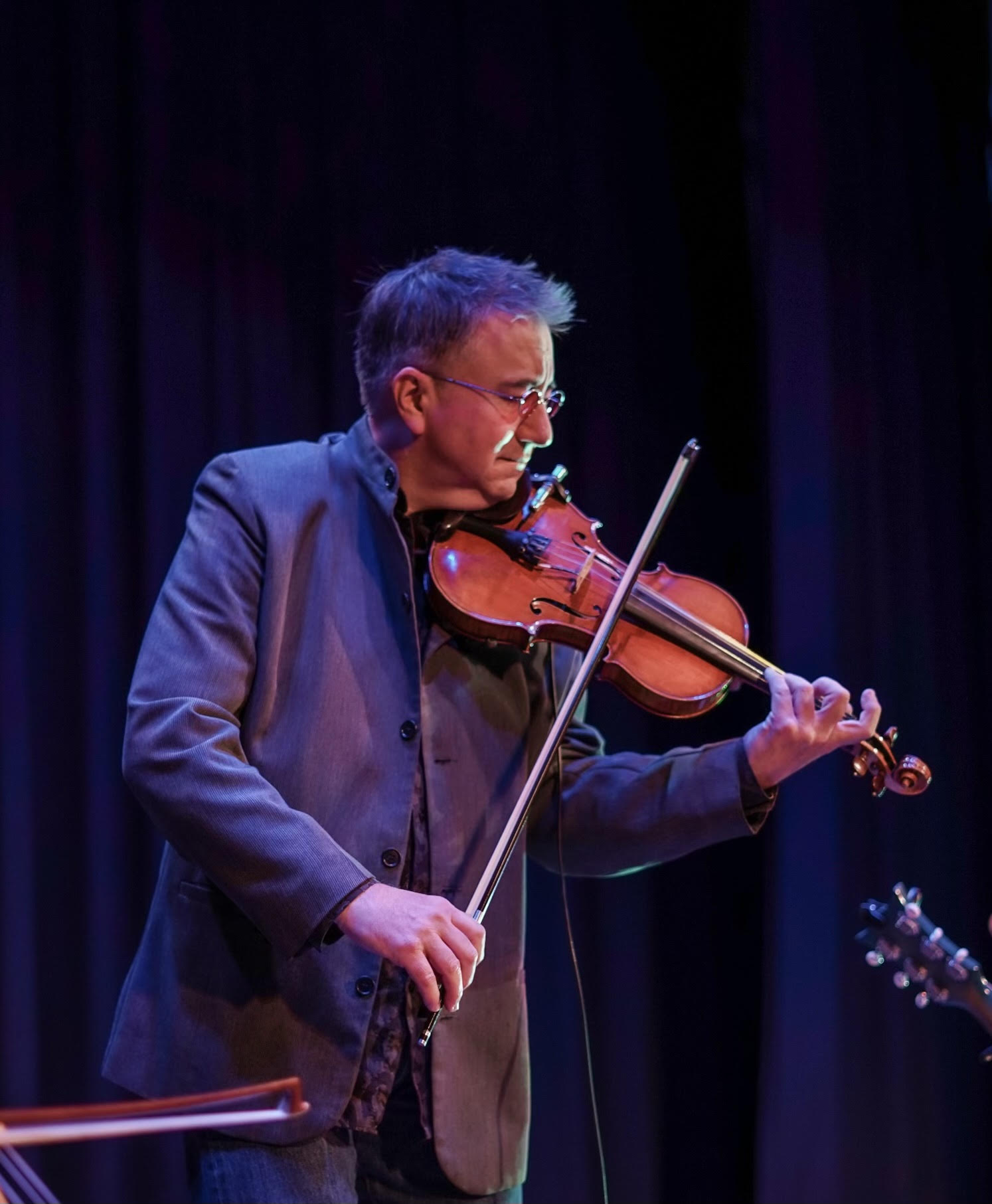 Doug Hamilton playing fiddle, in profile